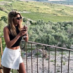 Meet your Posher, Batel